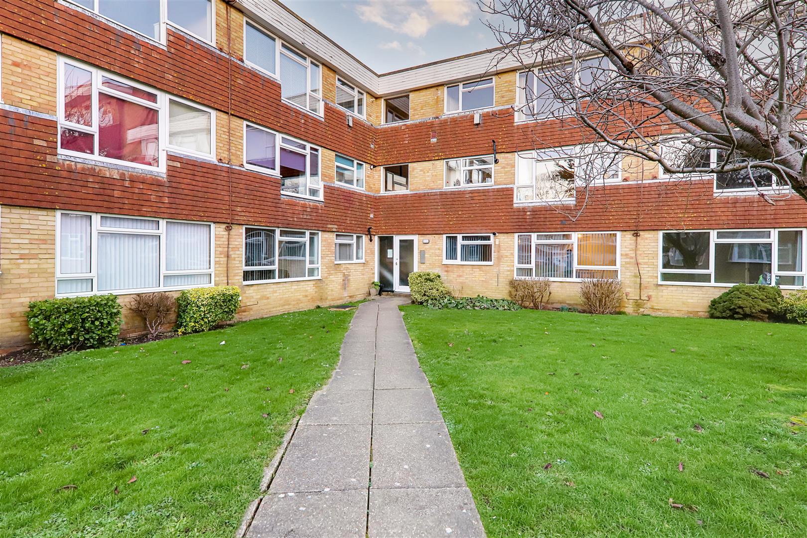 Apartment | College Gardens, Worthing, BN11 | Let Agreed
